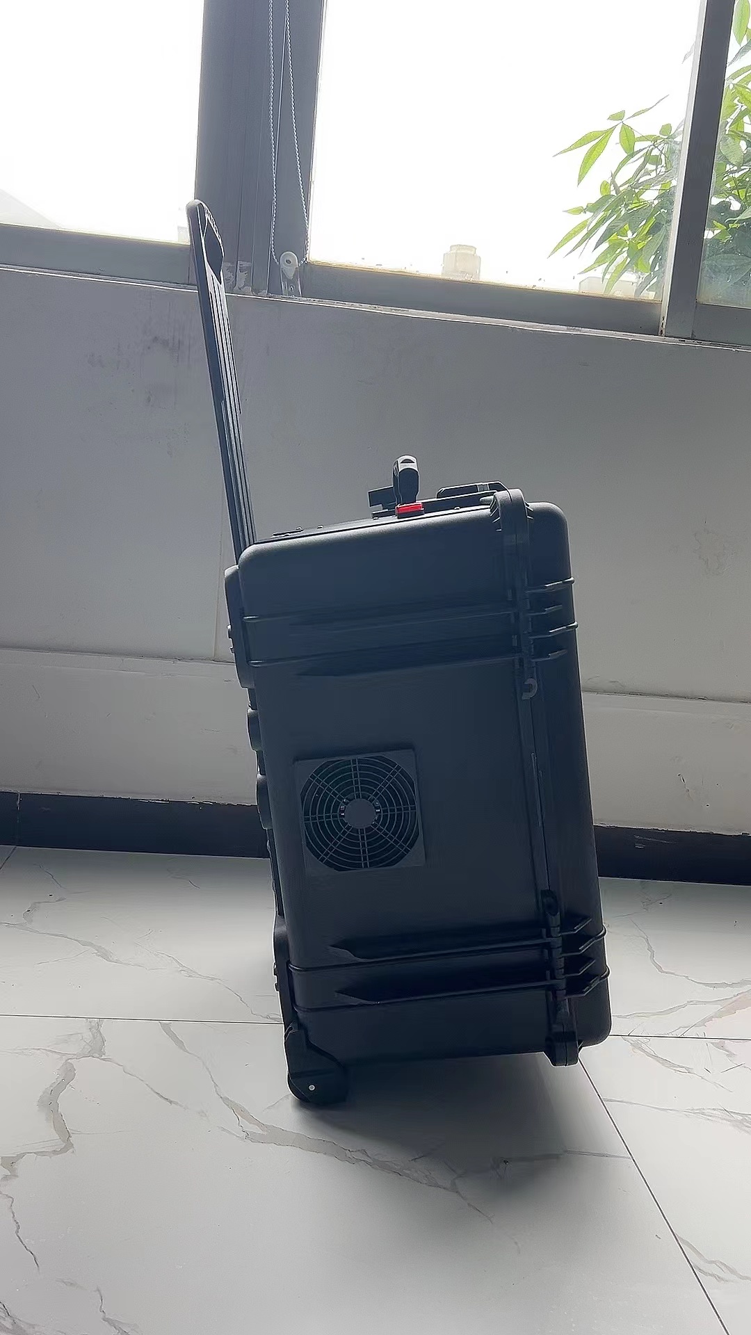 华蓥手拉箱型移动通信干扰器